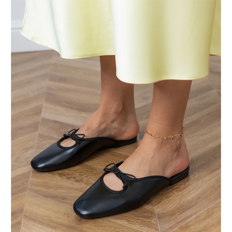 Mustat flip -liukut, jotka on rakennettu tasaiselle pohjalle 2