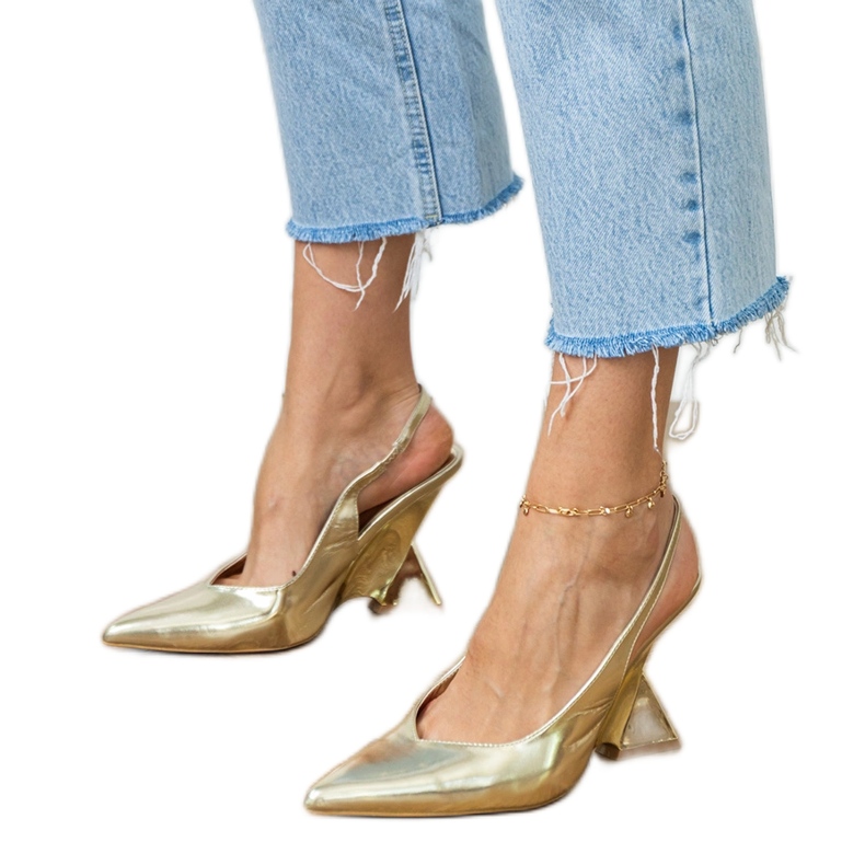 Kulta -sandaalit geometrisellä kiilalla kultainen 1