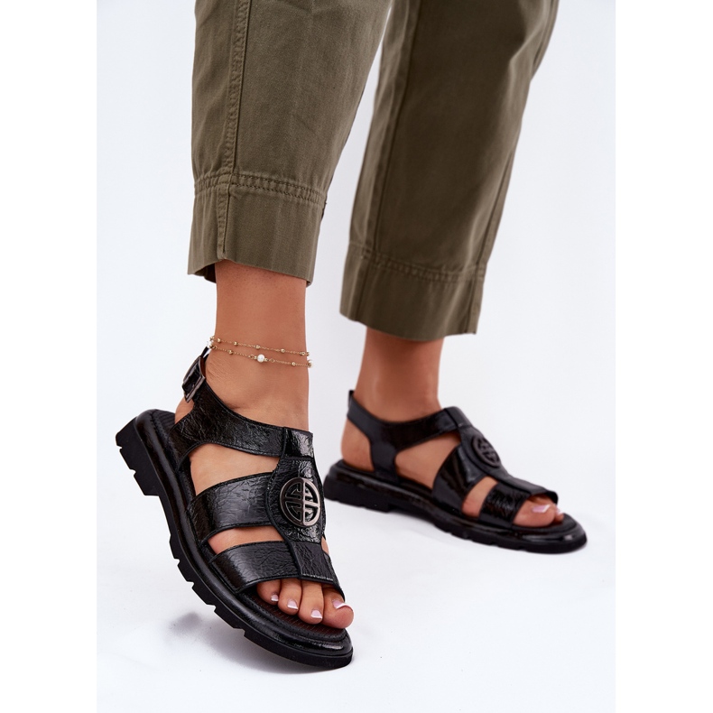 Naisten nahkaiset sandaalit, jotka on lakattu koristeellisella yksityiskohdilla Artiker 56c0691 musta 2