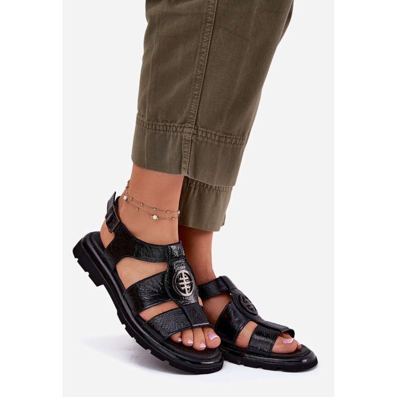 Naisten nahkaiset sandaalit, jotka on lakattu koristeellisella yksityiskohdilla Artiker 56c0691 musta 1