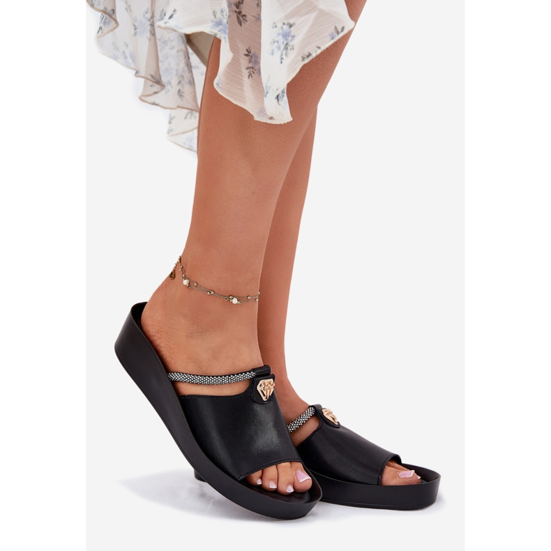 S.Barski Naisten nahkatohvelit koristeellisella KV51-034 mustalla hihnalla 1