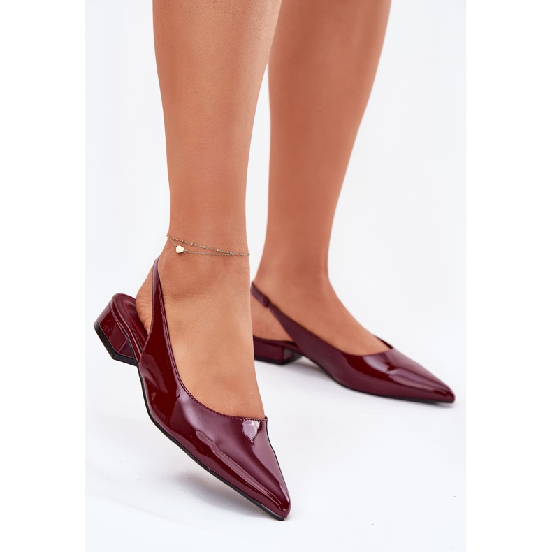 Maalattu matalalla oleva balleriinin viininpunainen 2