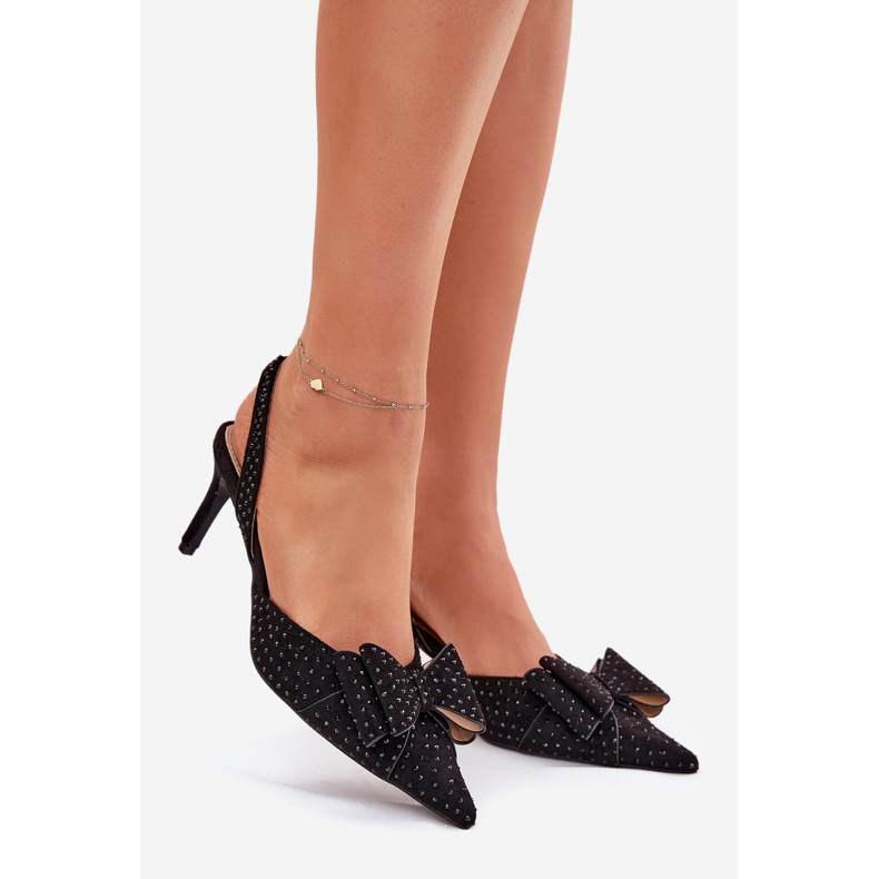 Sisustetut korkokengät avoimella kantapäällä ja mustalla jousella 1