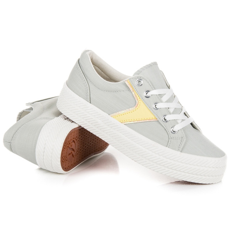 Kylie Tennarit alustalla harmaa 1