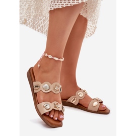 Naisten flip flops kultaisilla nastalla beige 1