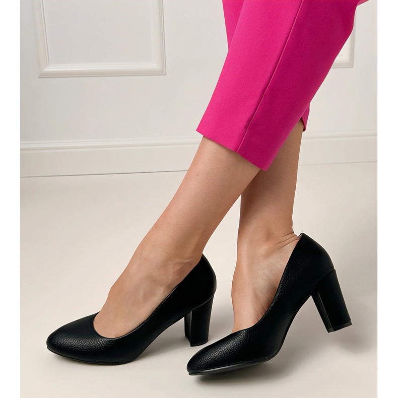 Mustat klassiset pumput postitse 1