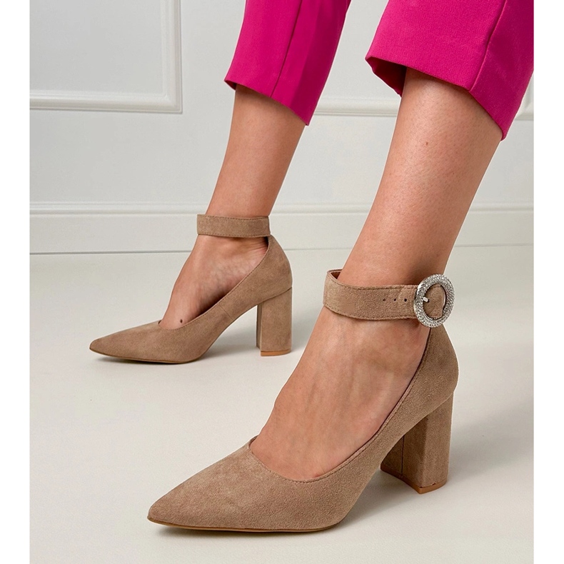 Beige pumppaa postissa solki ja zirkoni 1