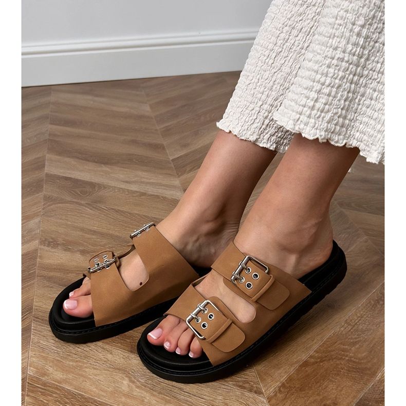 Ruskeat flip -liukut puristimilla 1