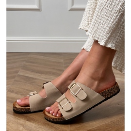 Beige -läpät puristimilla korkkipohjalle 2