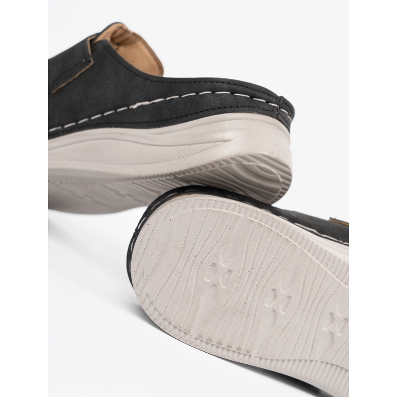 Seastar Mustat lävistykset, joissa on täysi nenä ja solki 1