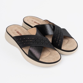 Mustat tossut alustalla 1