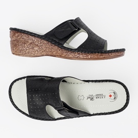 J. Star Mustat kiilat leikkauksilla 1