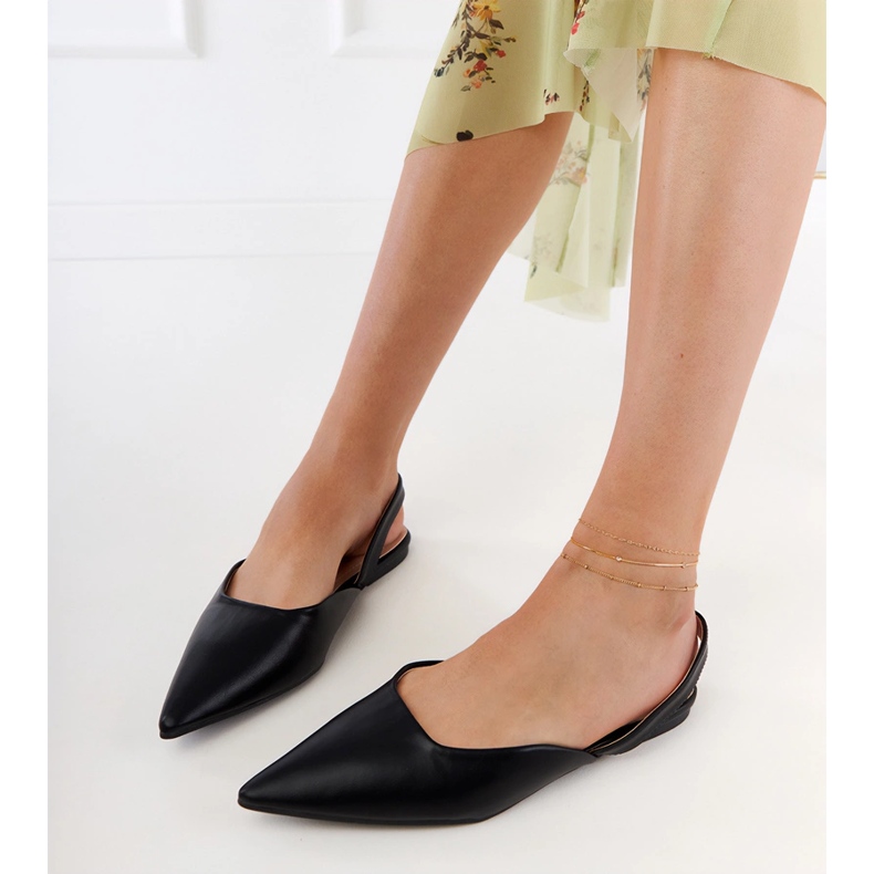 Mustan litteän korkokengät 1