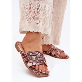 Sisustettu litteä viininpunainen läpä 2