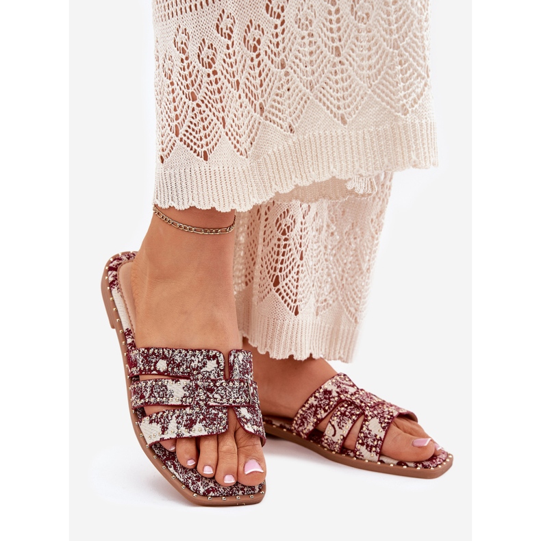 Sisustettu litteä viininpunainen läpä 1