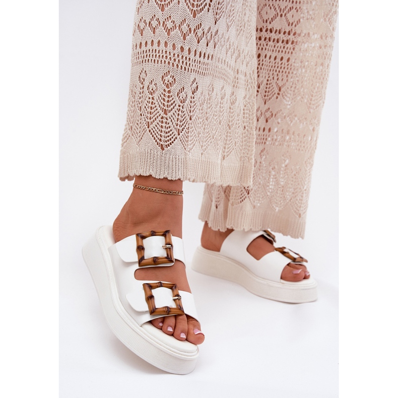 Eco Leather Naisten tossut laiturilla valkoisilla soljilla valkoinen 2