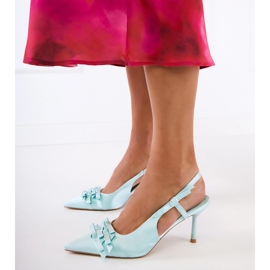 Vihreät pumput nastalla jousilla 2