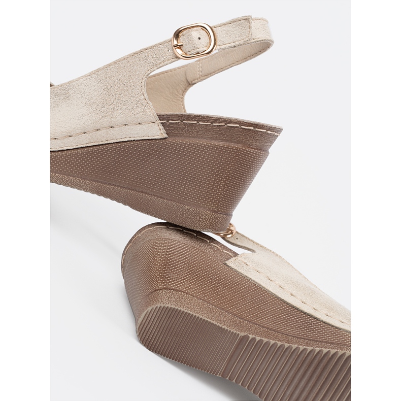 Goodin Kultaisten naisten sandaalit kiilalla kultainen 1