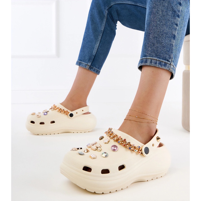 Beige Flip -koristeilla rakennettu flipps 1