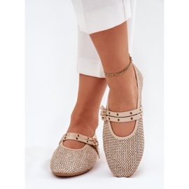Balleriinit punoksilla ja beige -raidoilla 3