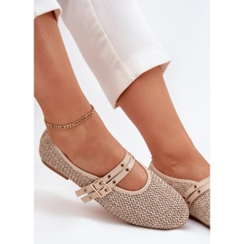 Balleriinit punoksilla ja beige -raidoilla 7
