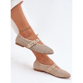 Balleriinit punoksilla ja beige -raidoilla 9