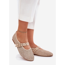 Balleriinit punoksilla ja beige -raidoilla 1