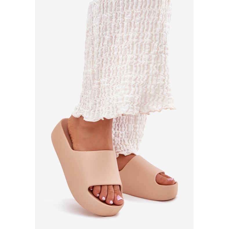 Naisten tossut paksulla khaki -pohjalla beige 1