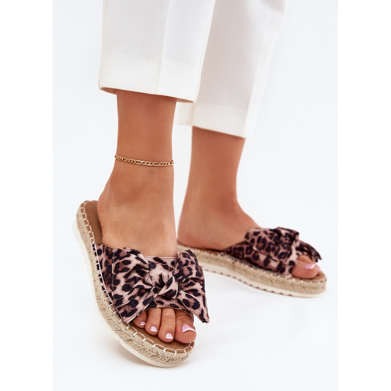 Naisten flip flops lavalla punoksella ja keulalla ruskea 2