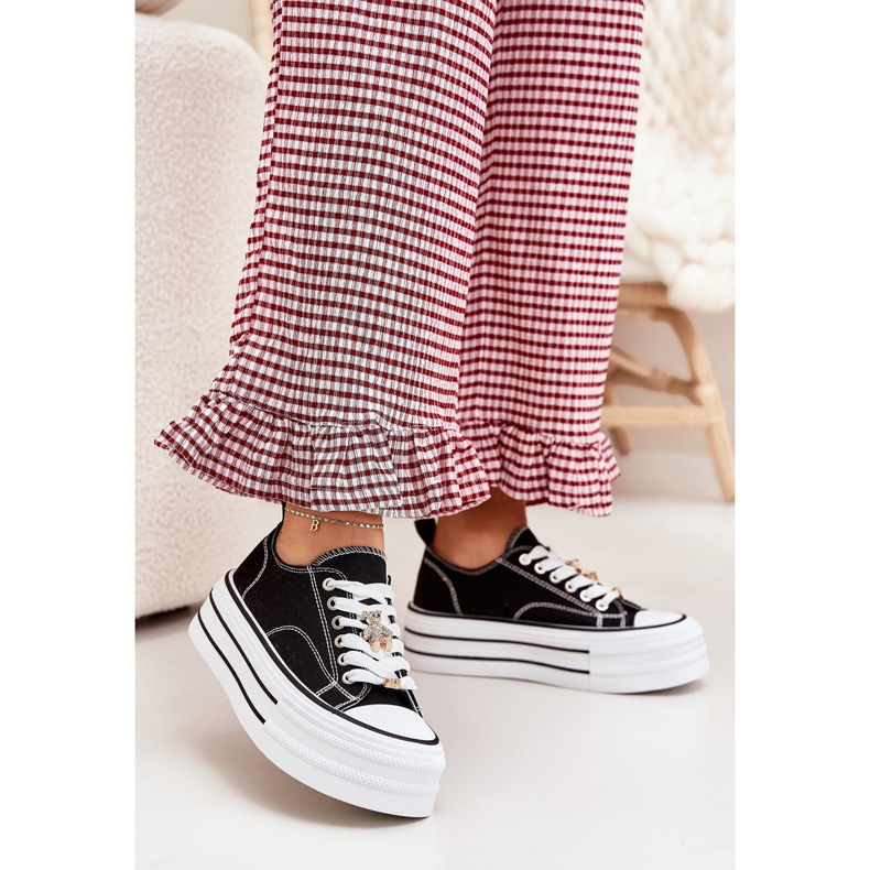 Naisten lenkkarit lavalla kultaiset nastat musta 2