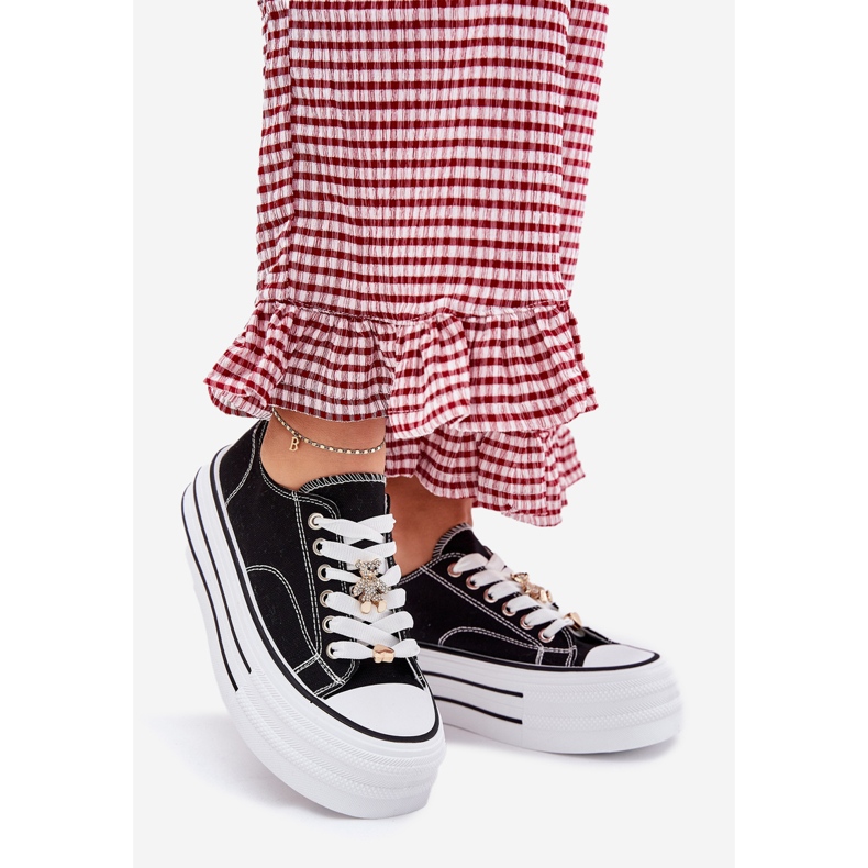 Naisten lenkkarit lavalla kultaiset nastat musta 1