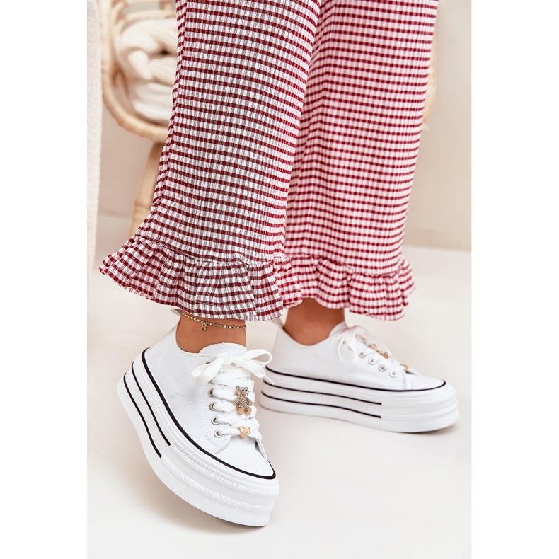 Naisten lenkkarit laiturilla kultaisilla nastalla valkoinen 2