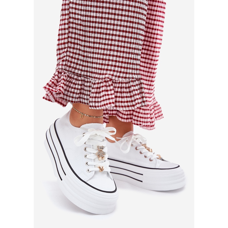 Naisten lenkkarit laiturilla kultaisilla nastalla valkoinen 1