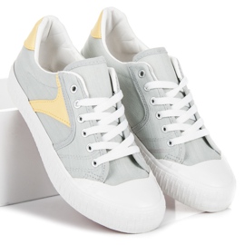 Kylie Harmaat lenkkarit 1