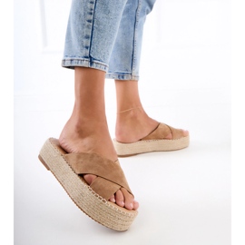 Ruskea espadrilles raidoilla laiturilla 3