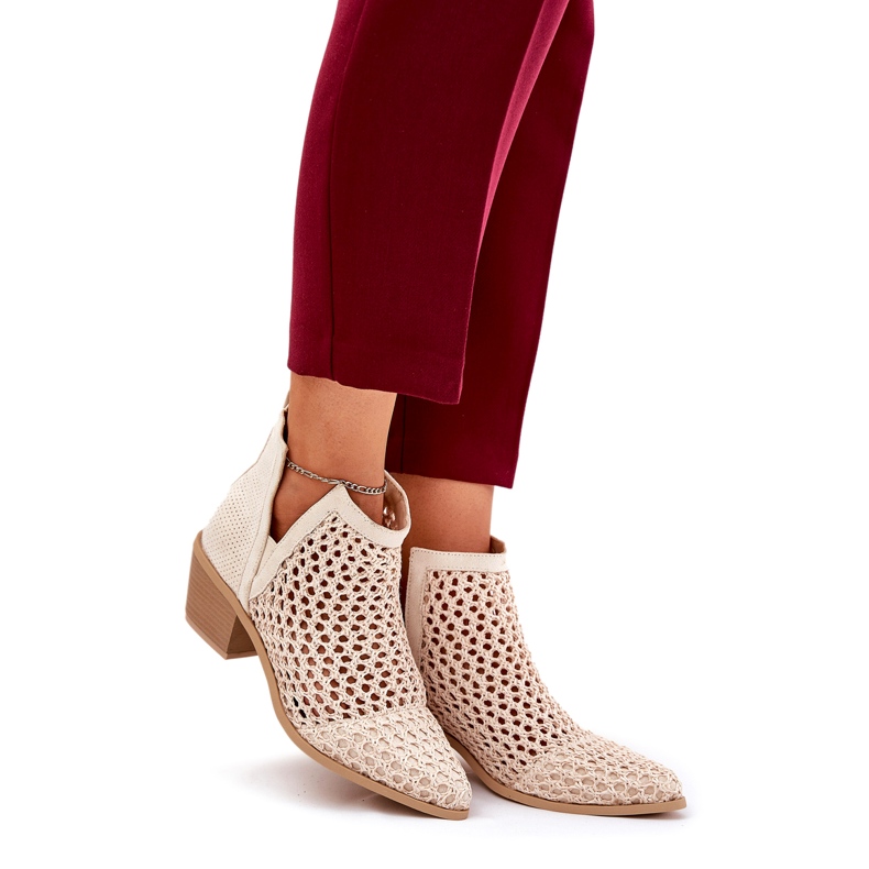 Naisten korkokengät ja kirkkaat beige -punokset 1