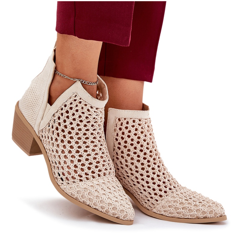 Naisten korkokengät ja kirkkaat beige -punokset 4