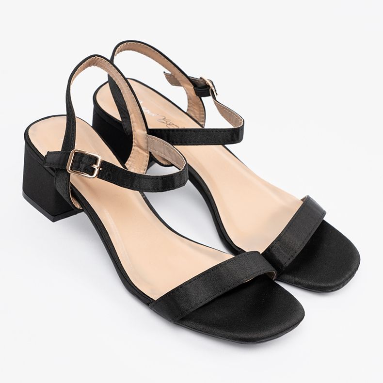 Shelvt Postissa mustat sandaalit 1