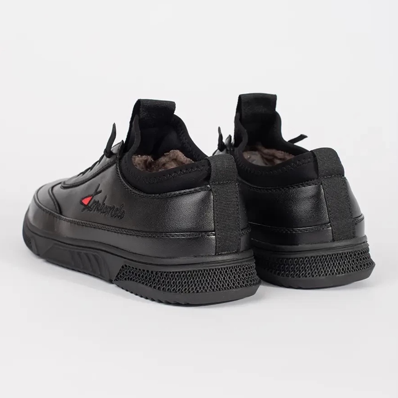 Mustat urheilukengät eristetty 1