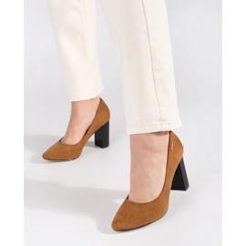 Goodin Ruskeat pumput pylväässä 2