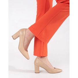 Sergio Leone Beiget pumput pilarissa 2