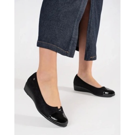 Goodin Mustat kengät, joissa on lakattu varpa 1