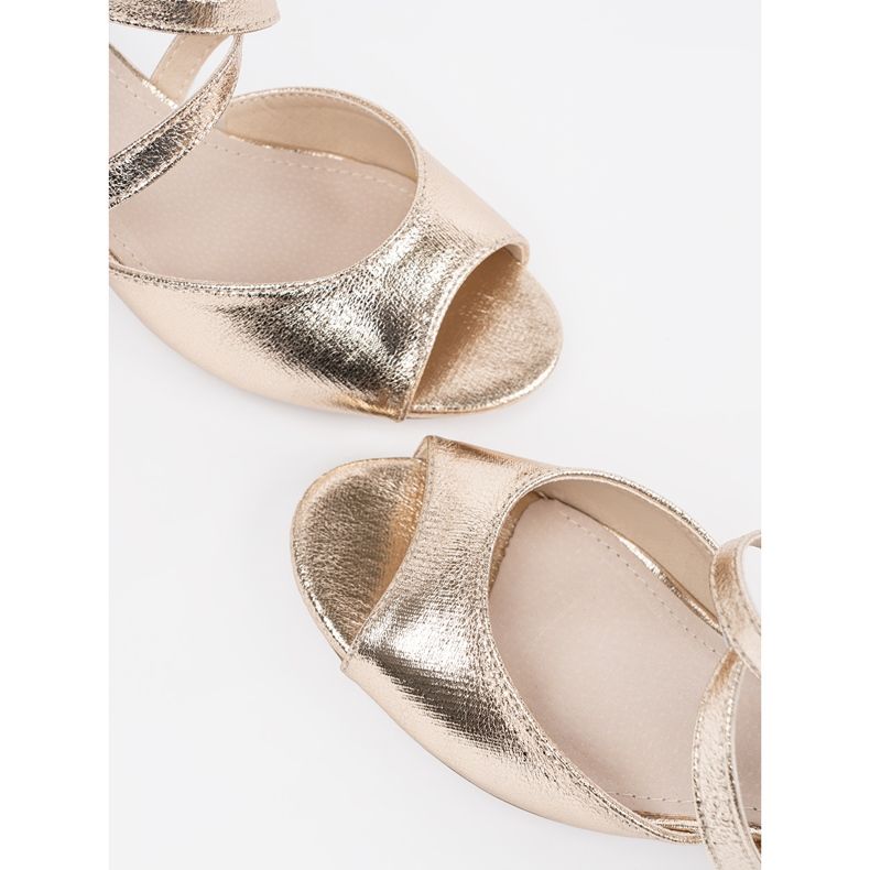 Goodin Kulta -sandaalit matalalla pylväällä kultainen 1