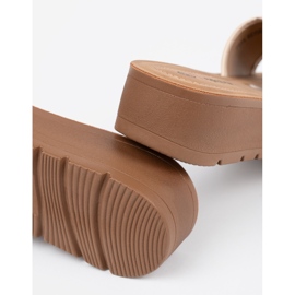 Seastar Tohvelit koristeltu kultaisella puristimella kultainen 1