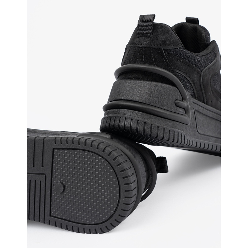 Naisten lenkkarit mustalla pitsillä 1