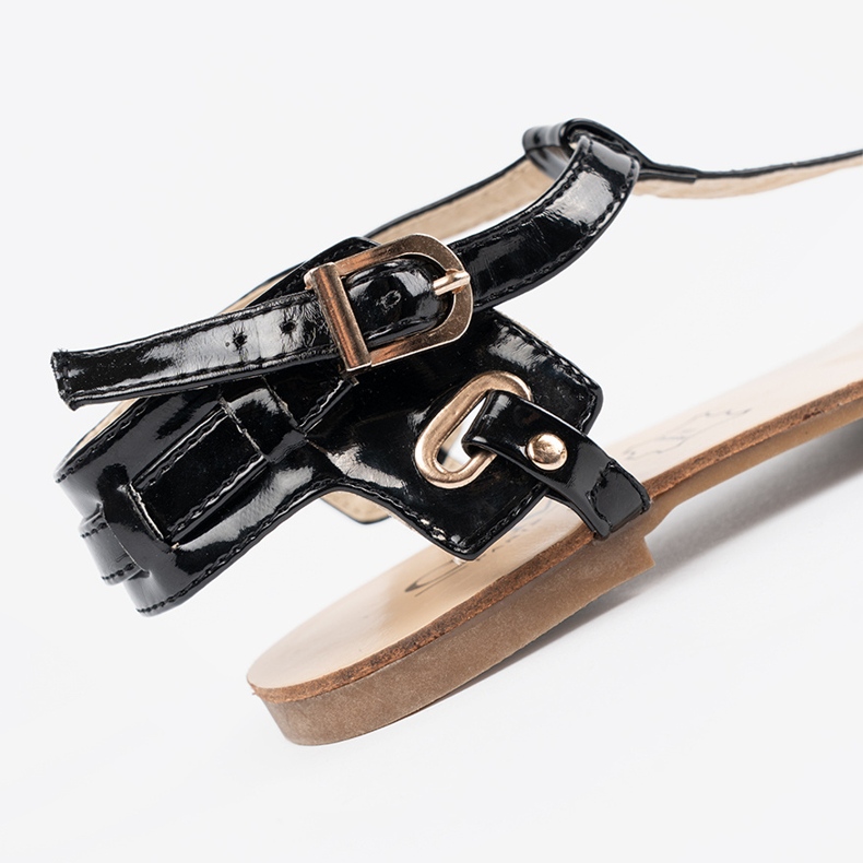 Mustat litteät sandaalit japanilaisten tyylillä 2