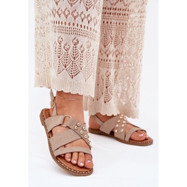 Litteät naisten sandaalit, joissa on kultaiset nastat beige 2