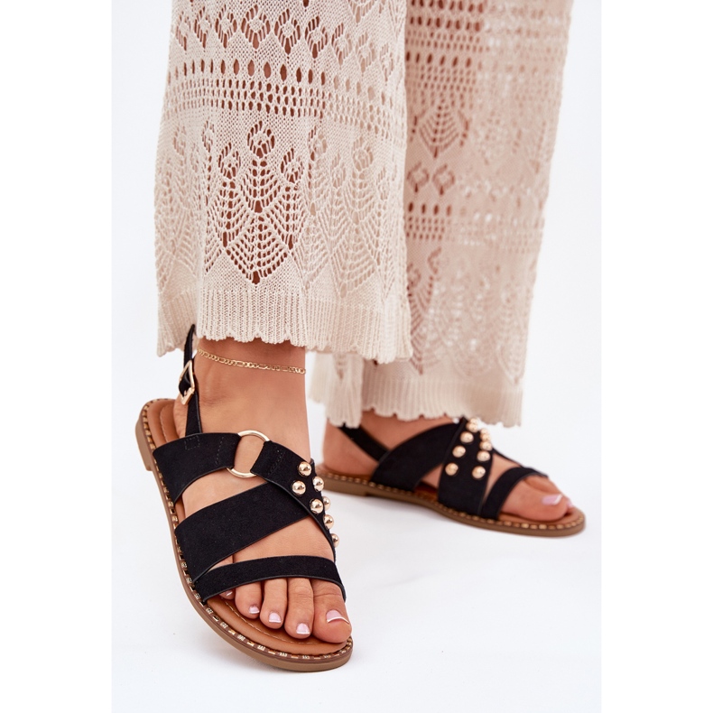 Litteät naisten sandaalit, joissa kultaiset nastat ovat mustat 2