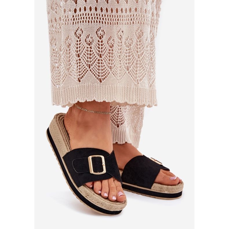 Naisten flip flops lavalla kultaisella puristimella musta 1