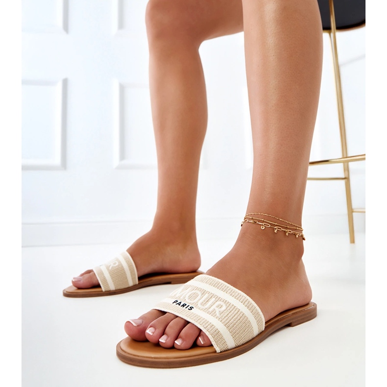 Beige -flip flops brodeeratulla hihnalla 1